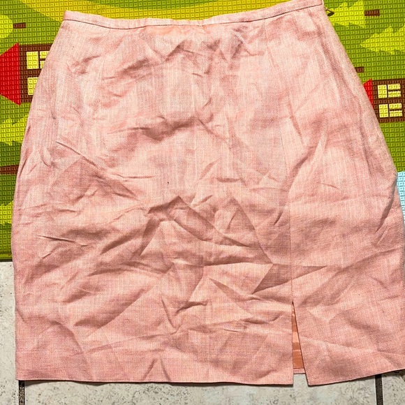 Elegant Pink Skirt - Picture 1 of 3